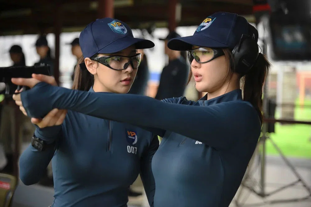 Dos policias entrenando juntas