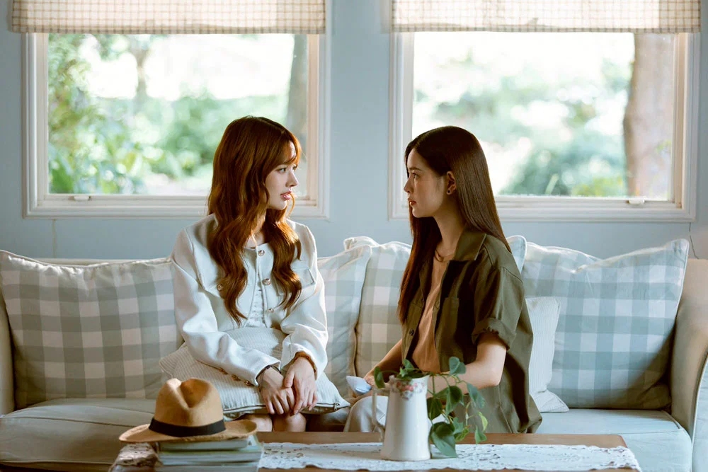 Rose y Din en The Earth Girls Love