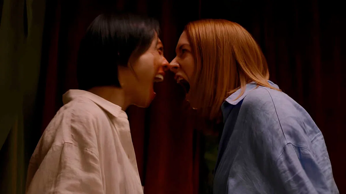 Drea y Chloe gritando