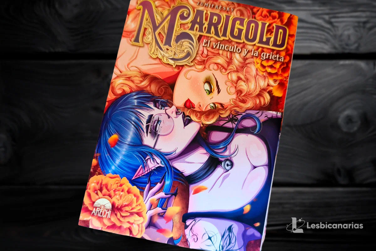 Portada del manga yuri Marigold encima de una mesa