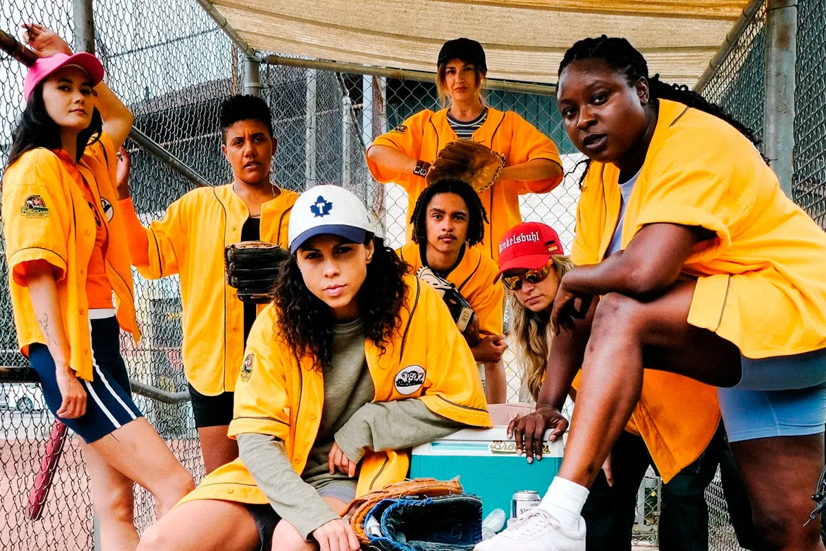 El reparto de Slo Pitch, la serie lésbica de softball de Crave