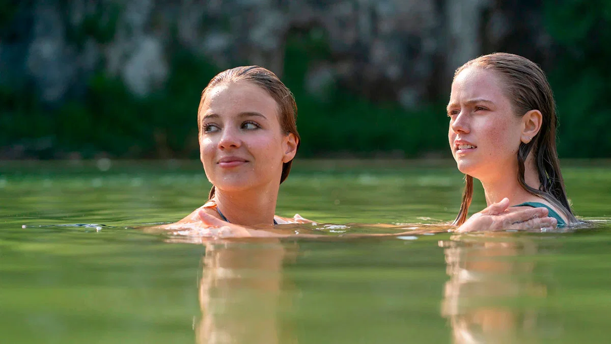 Oona y Ramona nadando